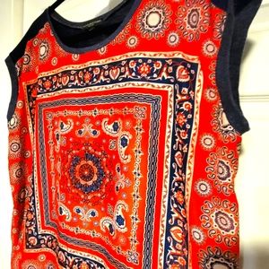 Womans sleevless lightweight blouse